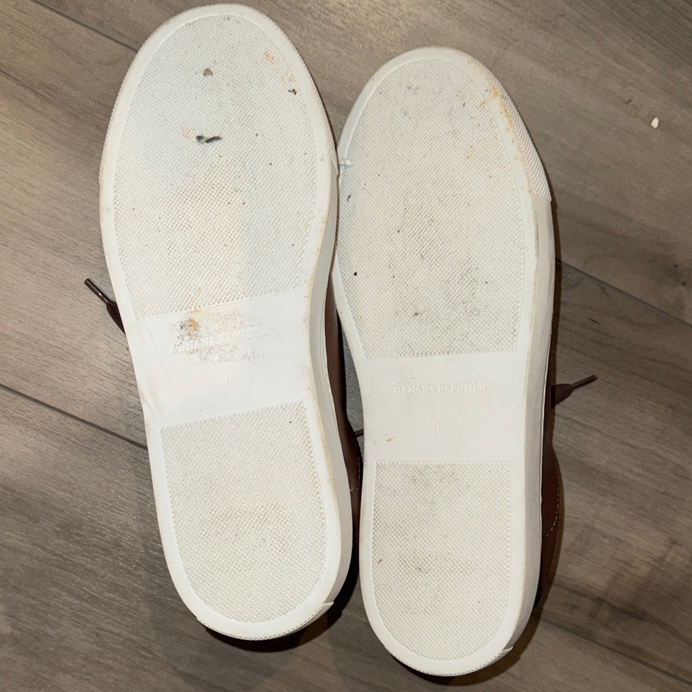 Banana Republic Men's Brown Leather Sneakers with White Sole - Picture 2 of 2